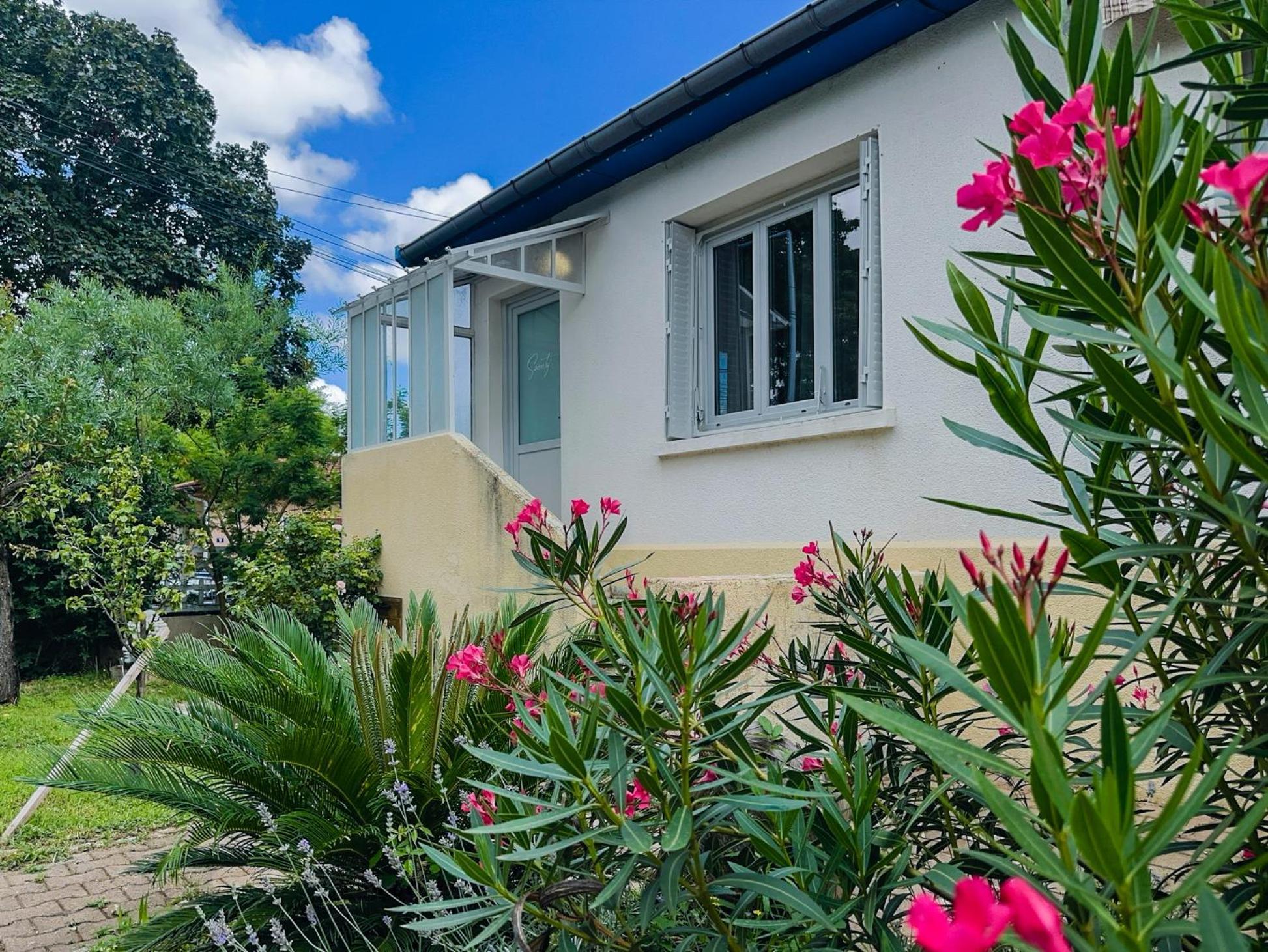 Serenity Suite Venissieux Ngoại thất bức ảnh